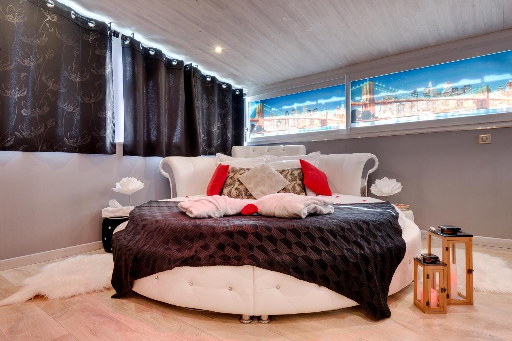 וישי Suite Brooklyn Jacuzzi מראה חיצוני תמונה