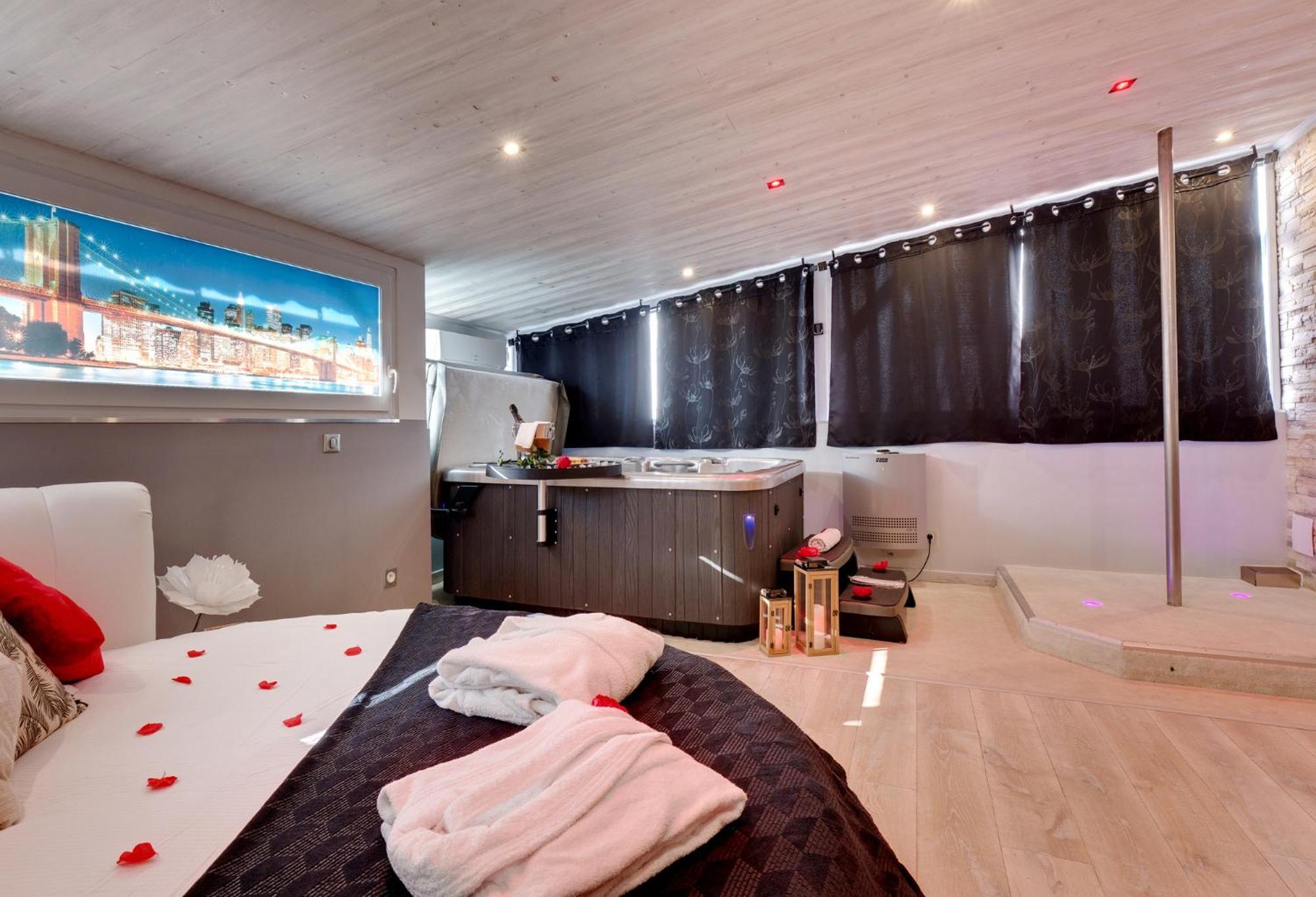 וישי Suite Brooklyn Jacuzzi מראה חיצוני תמונה